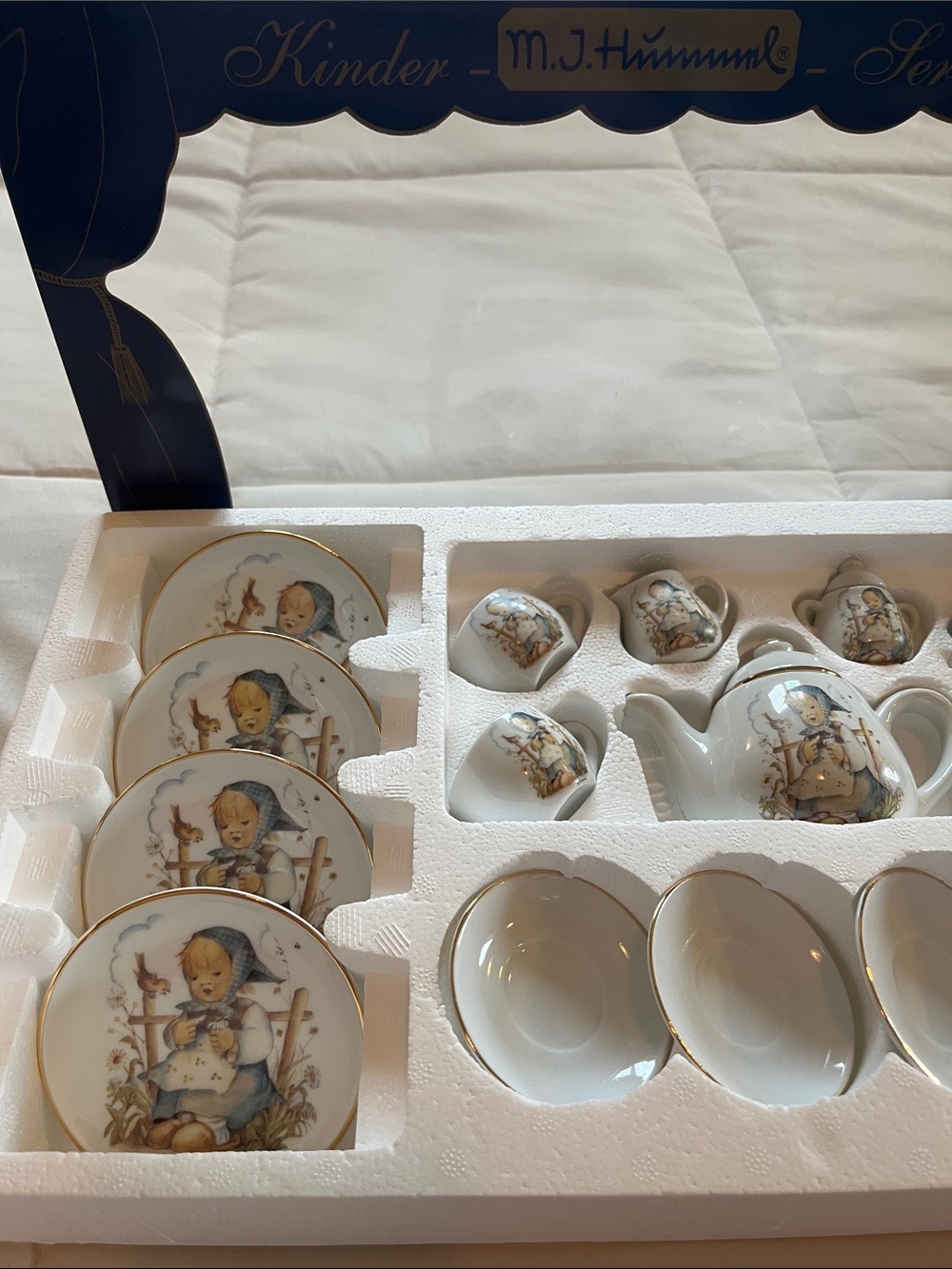 Bird & Blue Bonnet Girl ~ 16 Piece Tea Set
Kinder -M.J.H’nnnnnnl- Service - Picture 5 of 8